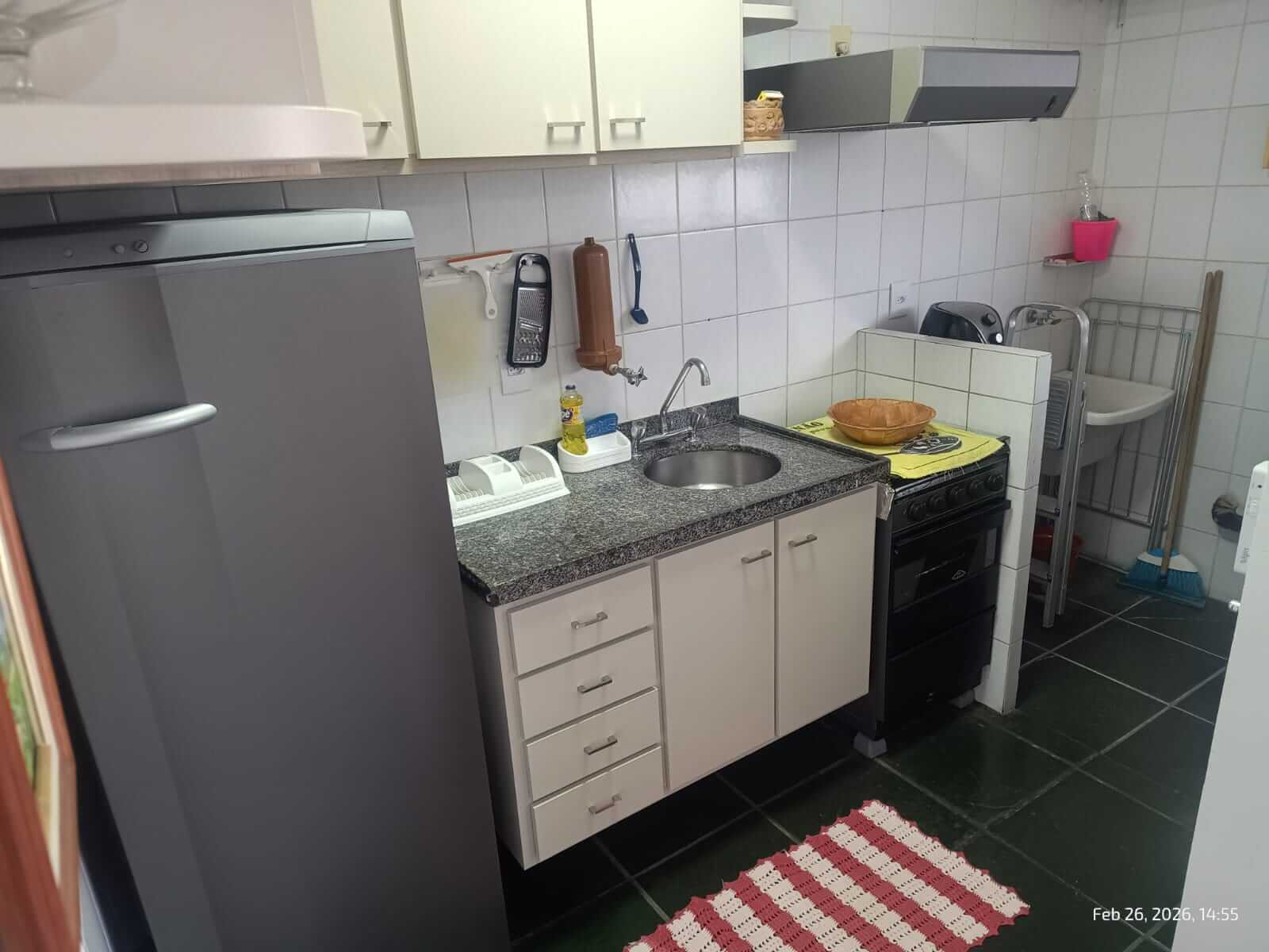 Cozinha americana equipada para locação por temporada na Riviera