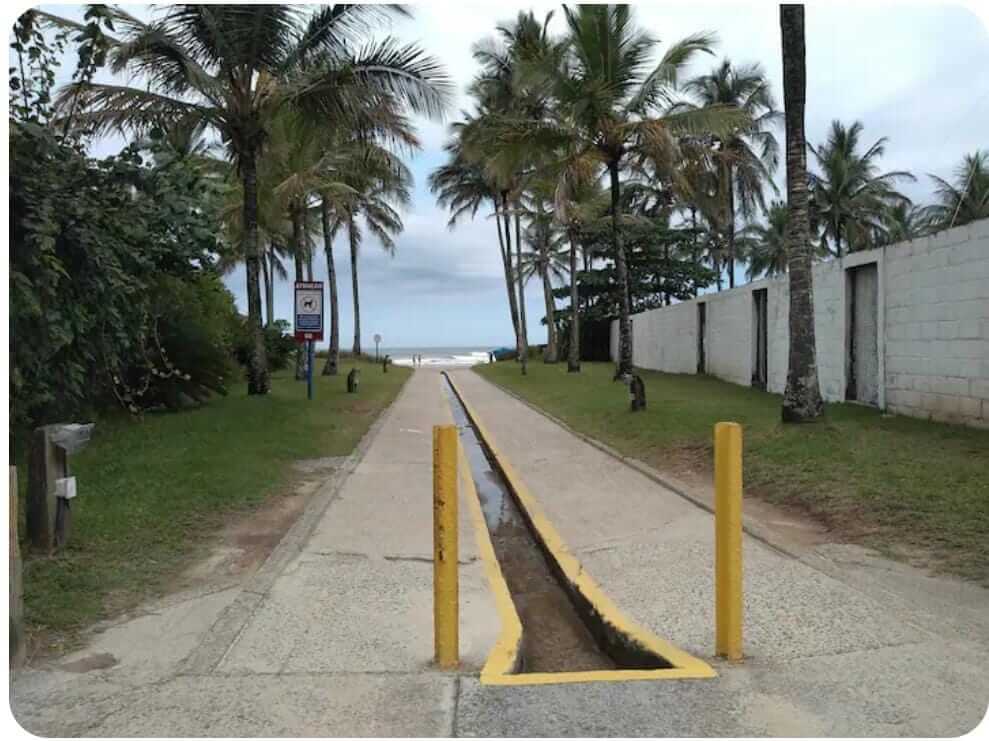 Caminho para a praia da Riviera de São Lourenço Módulo 4